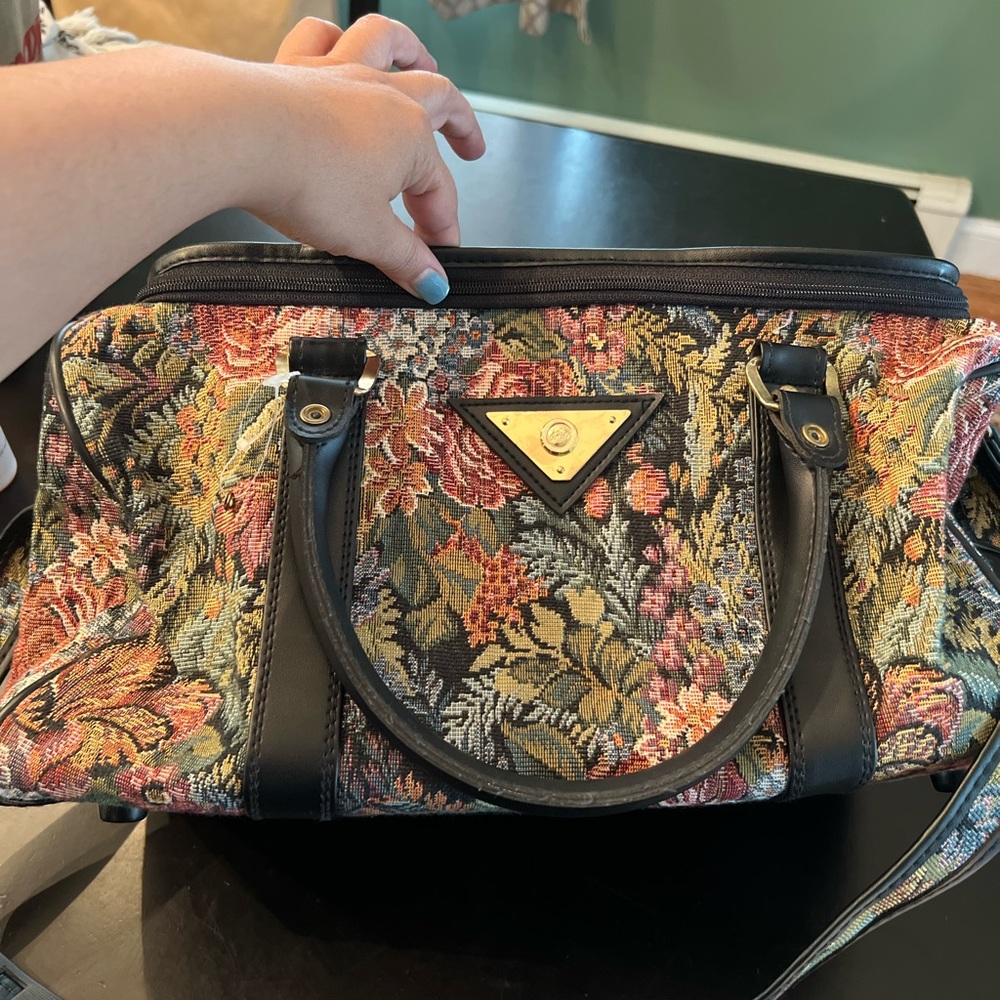 Medium size tapestry luggage, carry-on with strap never used  some wear - Picture 5 of 15